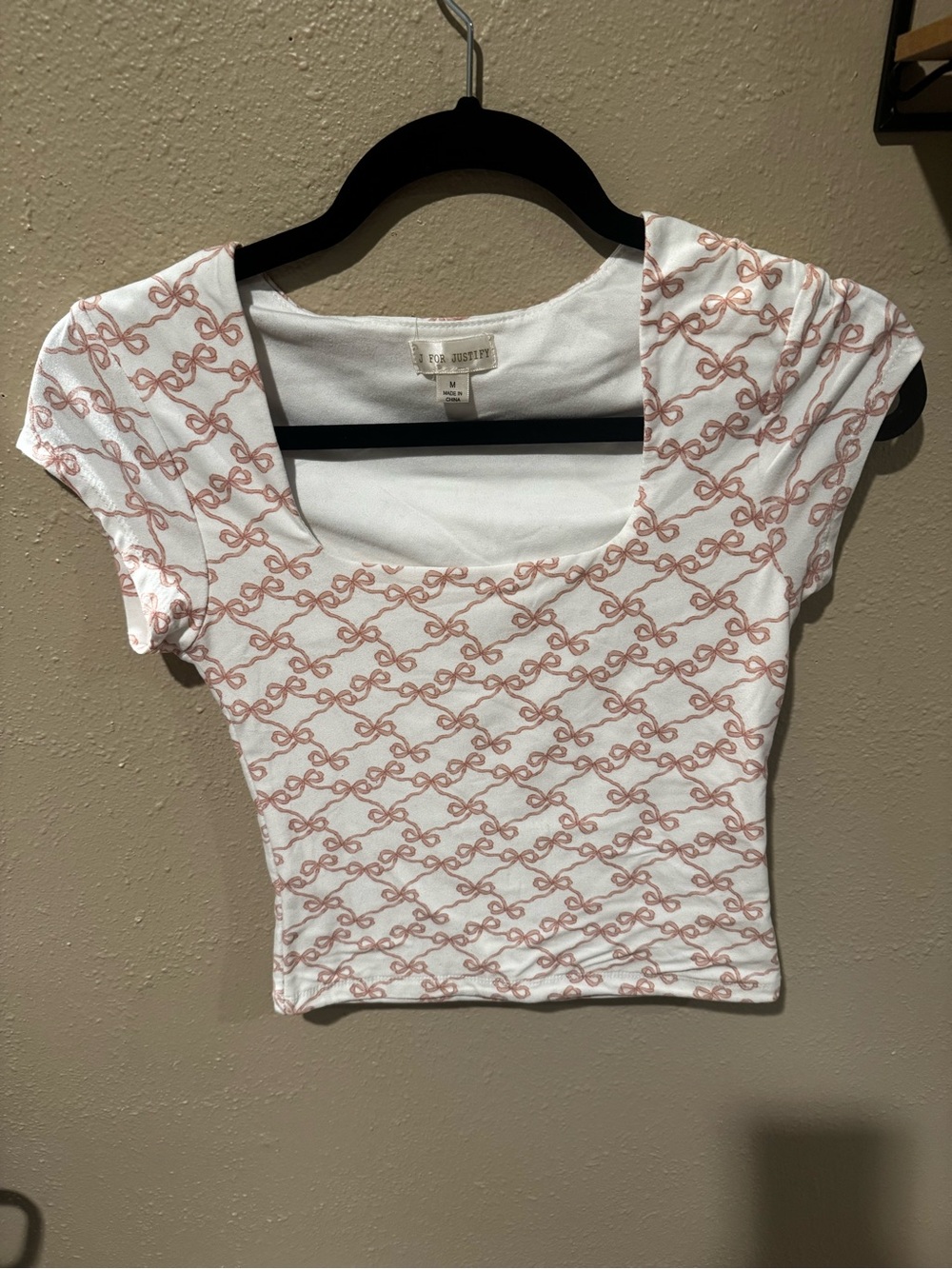 Women’s Scoop Neck Patterned Crop Top - White with Pink Motif